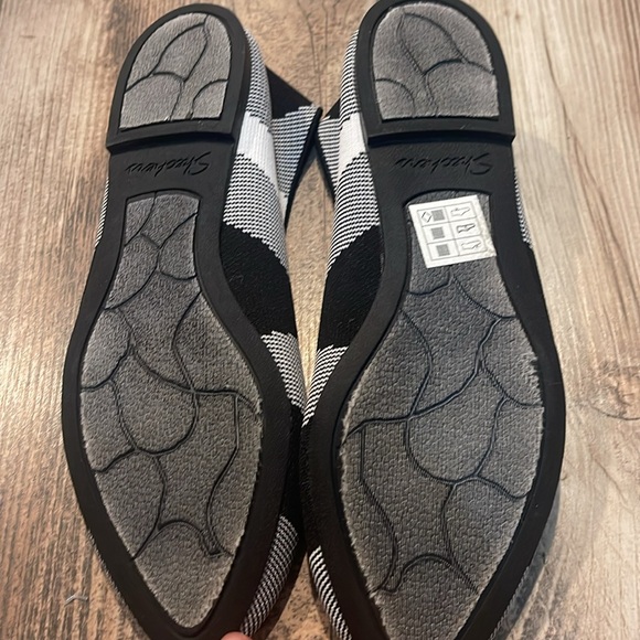 Chic Black and White Women's Slip-On Shoes - Picture 5 of 5